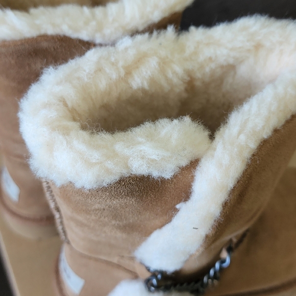 UGG - Picture 7 of 9